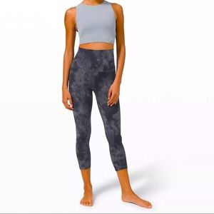 LULULEMON ALIGN ✨ HIGH-RISE CROP 21" ✨
Diamond Dye Pitch Grey Graphite Grey ✨ 8